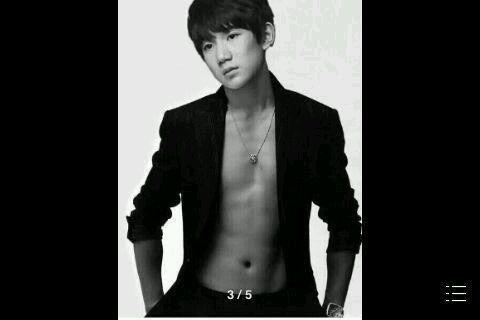 易烊千玺的肌肉照片,健身成果令人瞩目