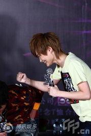 李宇春搞笑花絮,李宇春花絮中的欢乐时光  第2张