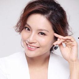 央视女主播耿萨,风采照人，传播正能量