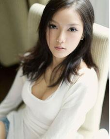 第一财经王颖照片,财经界新锐女性的风采展现  第2张